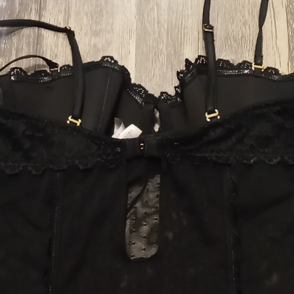 Lingerie - Picture 3 of 5